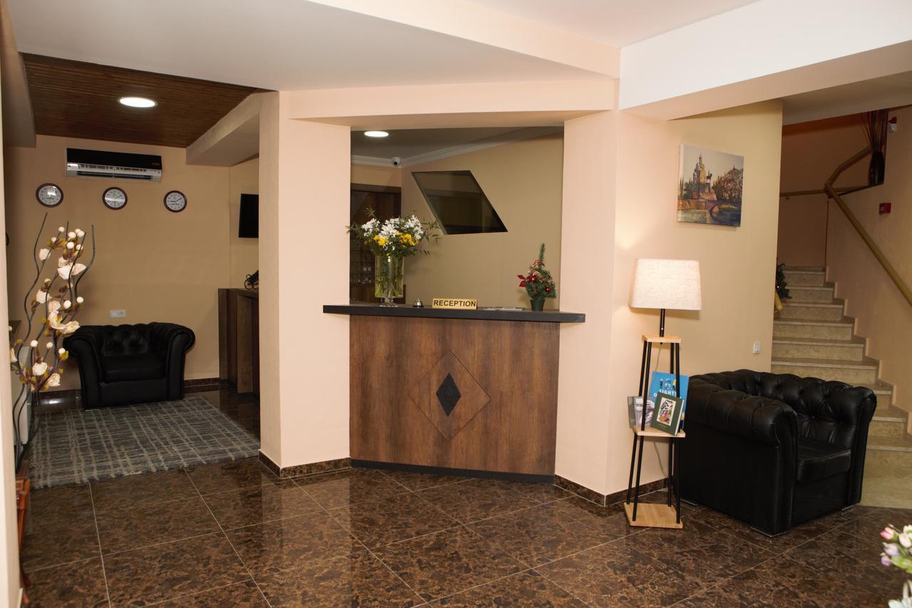 Hotel Holiday Villa Tiflis Exterior foto