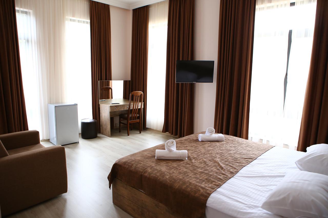 Hotel Holiday Villa Tiflis Exterior foto