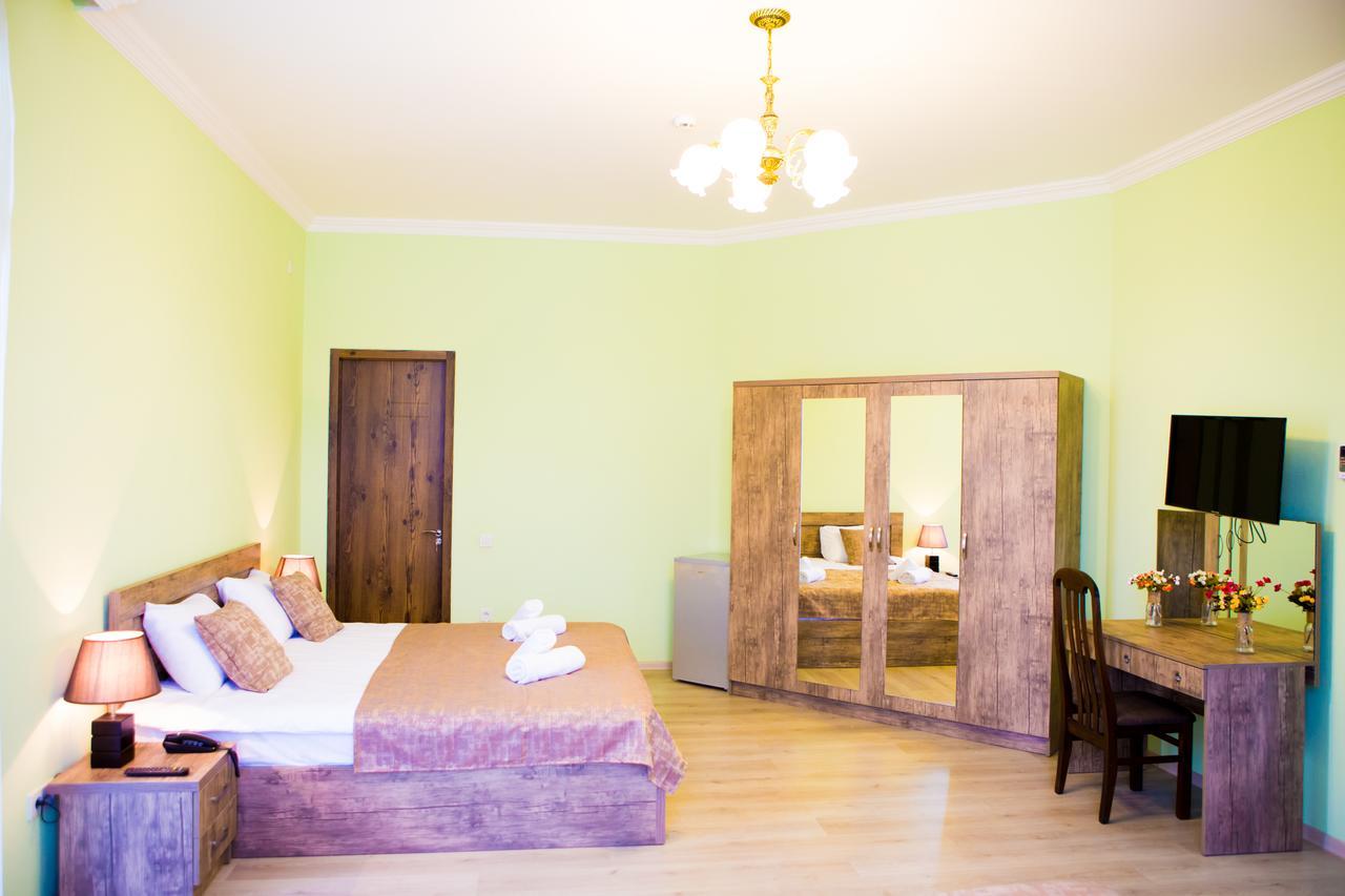 Hotel Holiday Villa Tiflis Exterior foto