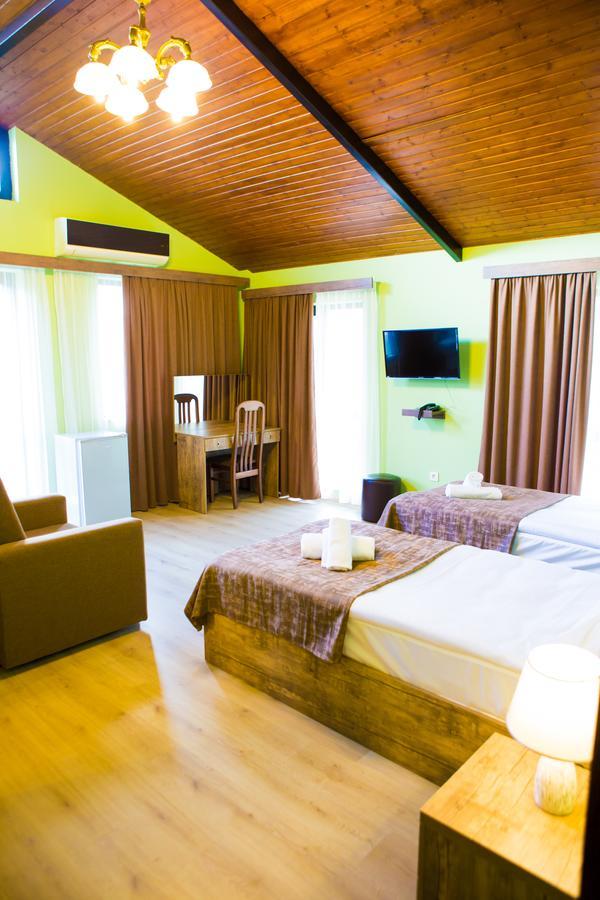 Hotel Holiday Villa Tiflis Exterior foto
