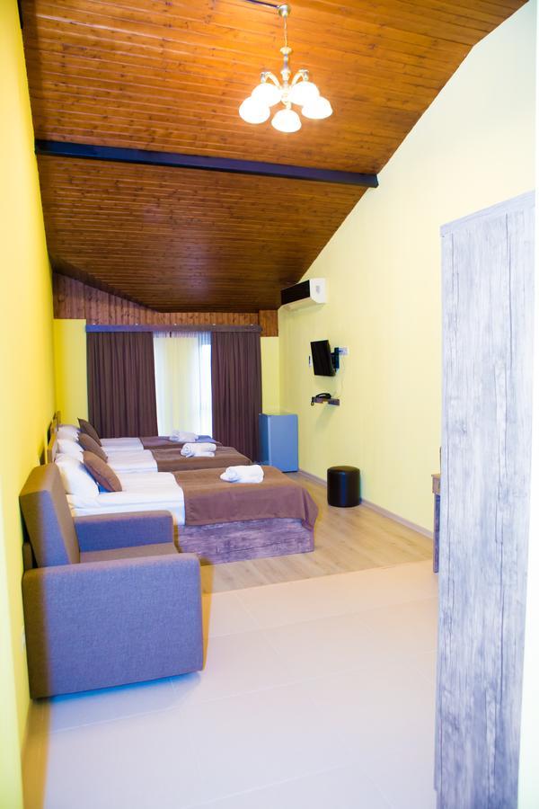 Hotel Holiday Villa Tiflis Exterior foto