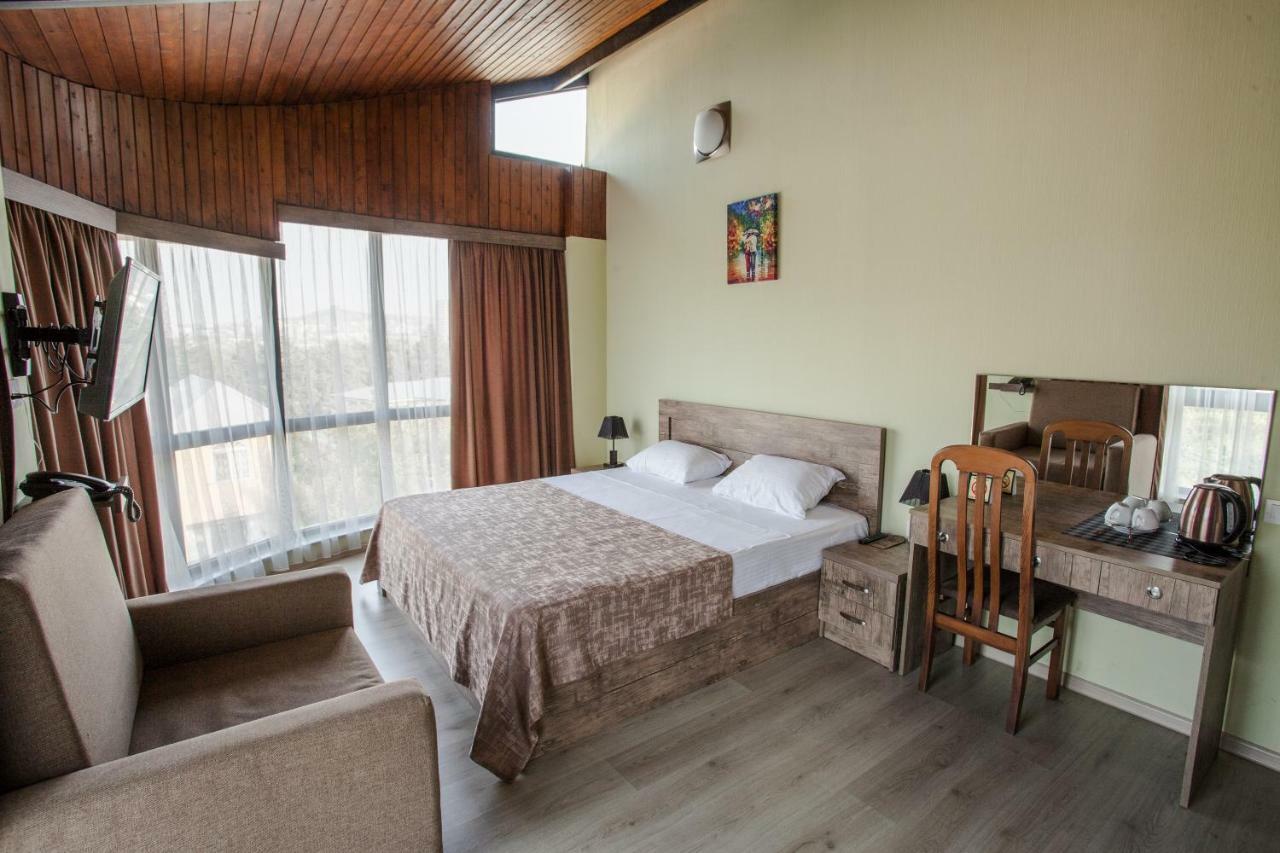 Hotel Holiday Villa Tiflis Exterior foto