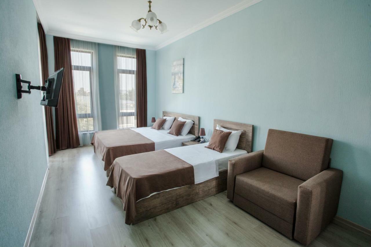 Hotel Holiday Villa Tiflis Exterior foto